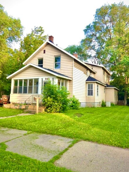 Building Photo - 945 W 9th St