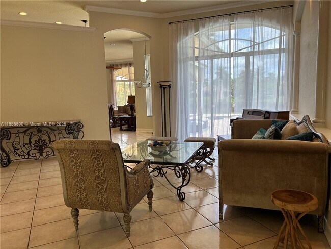 Building Photo - 2726 Meadowood Dr