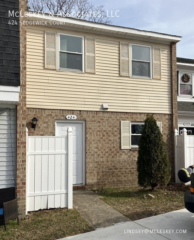 Building Photo - 424 Sedgewick Ct