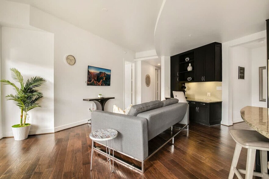 Building Photo - 101 Bowen St