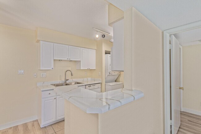 Building Photo - 5995 N 78th St
