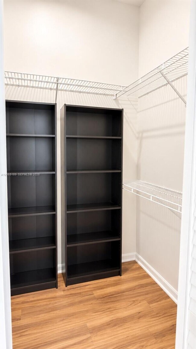 Building Photo - 908 Tanglewood Cir