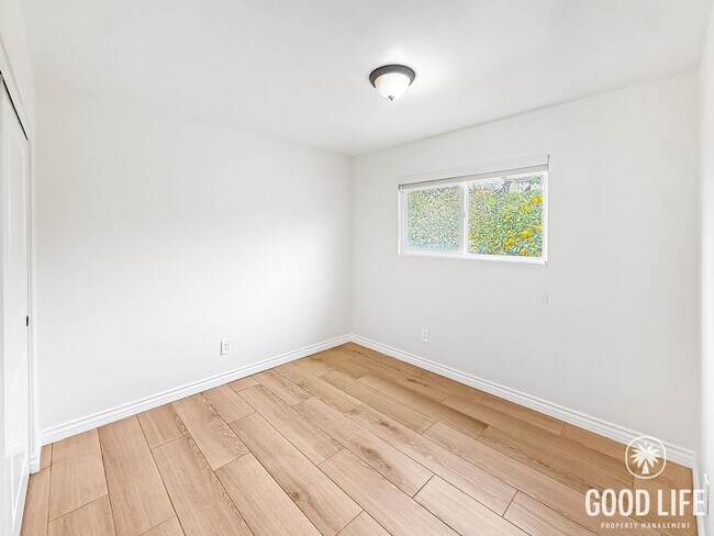 Building Photo - Upgraded 3BR/2BA Home with Garage, Driveway & Large Backyard – Paradise Hills!