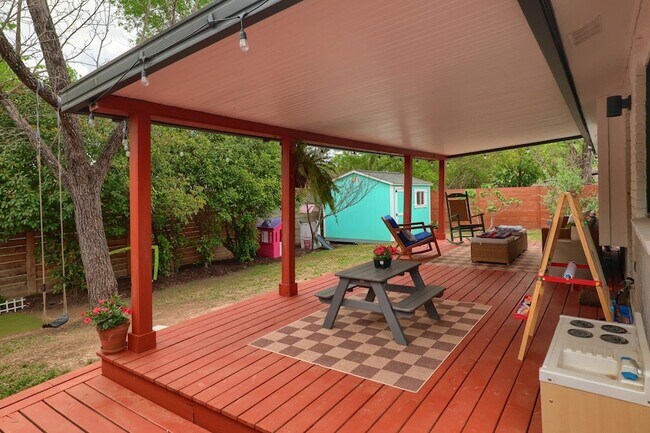 Building Photo - 6701 Lancret Hill Dr