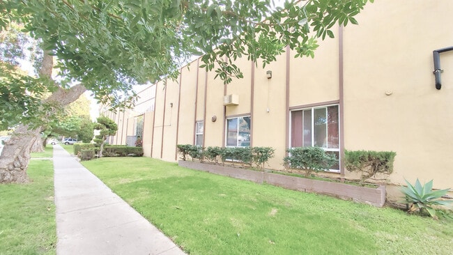 Building Photo - 1818 W Sumac Ln