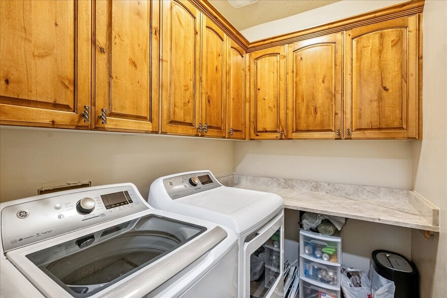 Building Photo - 1747 W Little Willow Cove