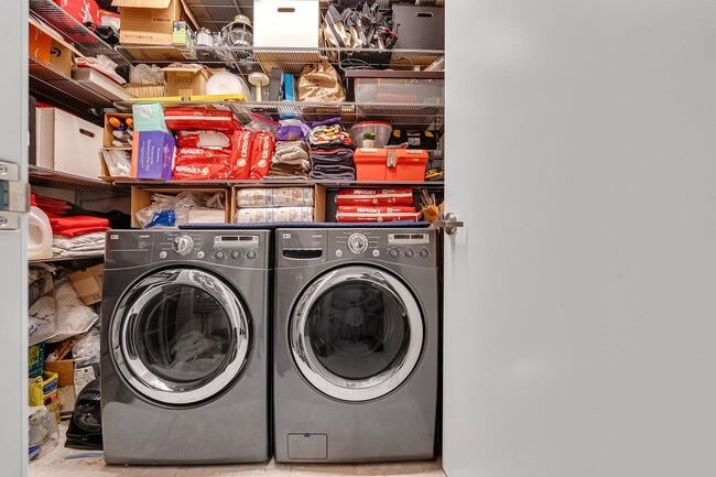 Building Photo - Hollywood Luxury Condo — 2 Beds • 2.5 Bath...