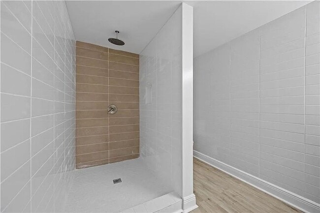Building Photo - Move In by 5/1 & Save $500 OFF MAY Rent — Fully Renovated Gem!!!