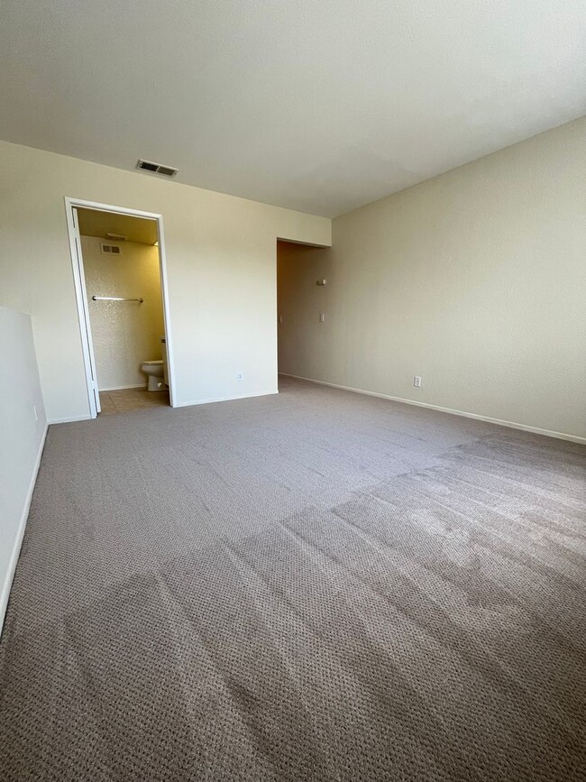 Building Photo - JUST REFURBISHED SPACIOUS DUAL MASTER COND...