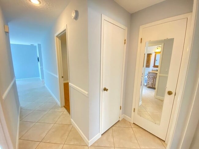 Building Photo - 104 Hatfield Ct