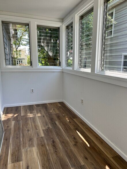 Building Photo - 17 E Meyran Ave