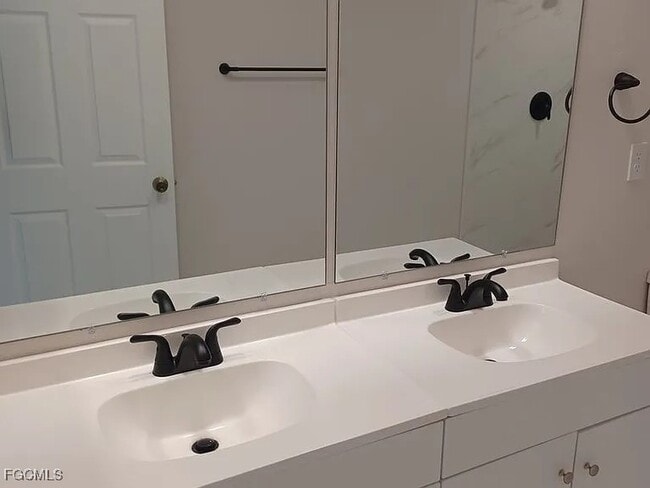 Building Photo - 1111 SE 5th Ct