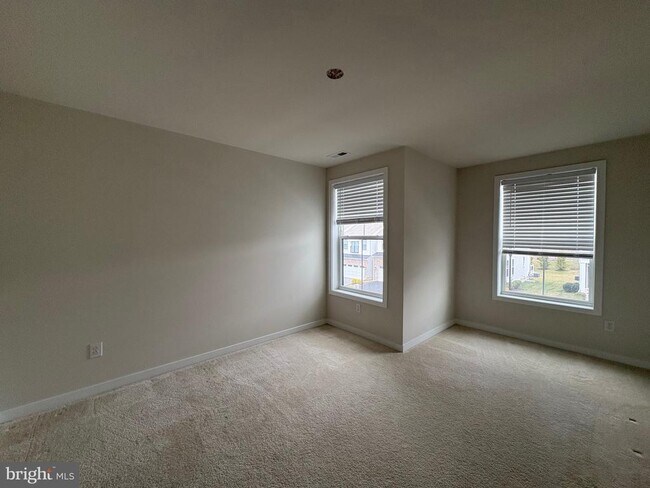 Building Photo - 208 Segel Dr