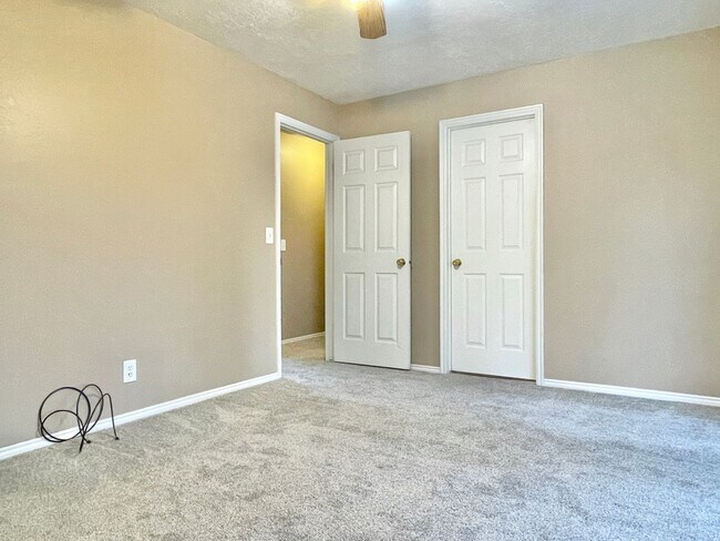 Building Photo - Cozy West Valley Home For Rent!