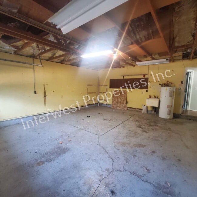 Building Photo - Beautiful Ranch Style Home on Very Large Corner Lot With W/D Hookups, Fireplace, 2 Car Garage & A...