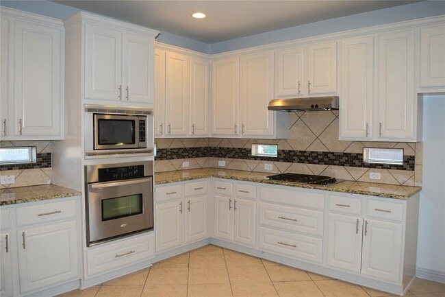 Building Photo - 333 Spanish Mustang Dr