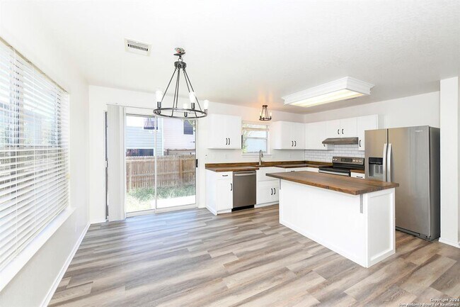 Building Photo - 16134 Branching Oaks