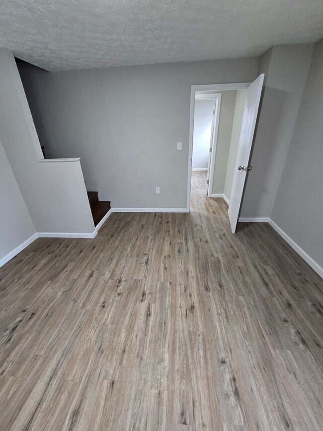 Building Photo - 4 BEDROOM SINGLE FAMILY HOME