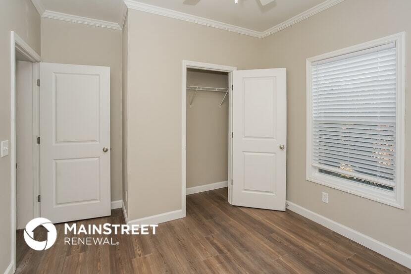 Building Photo - 1701 16th Ave S