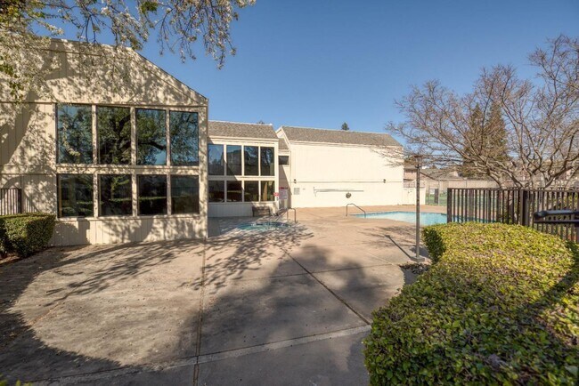 Building Photo - 1108 Cedar Creek Dr