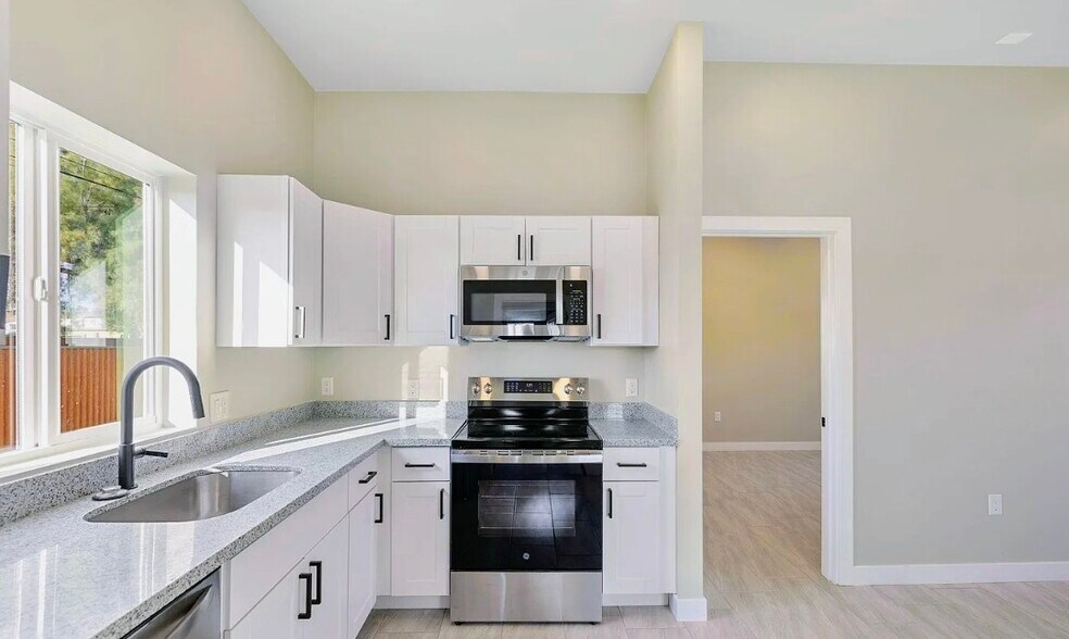 Building Photo - 1325 W Speedway Blvd