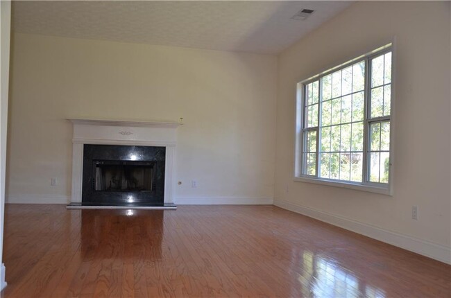 Building Photo - 1511 Hampton Woods Dr