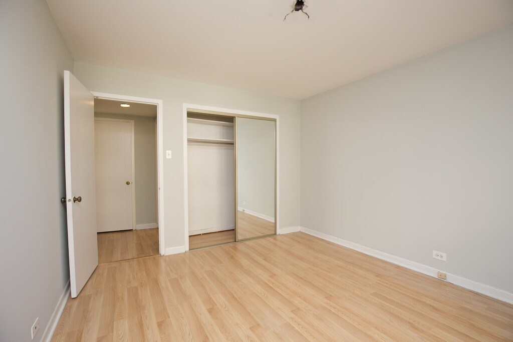 Building Photo - 428 W Wellington Ave