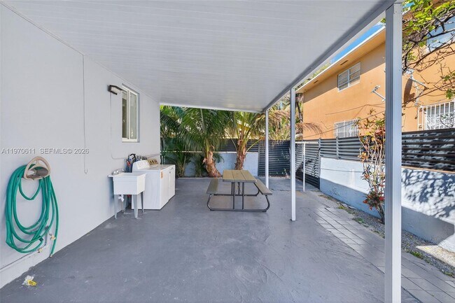 Building Photo - 1801 SW 5th St