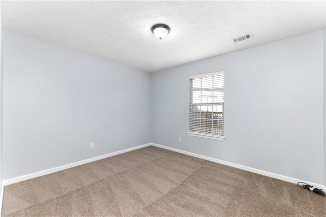 Building Photo - 400 Spring Head Dr SE