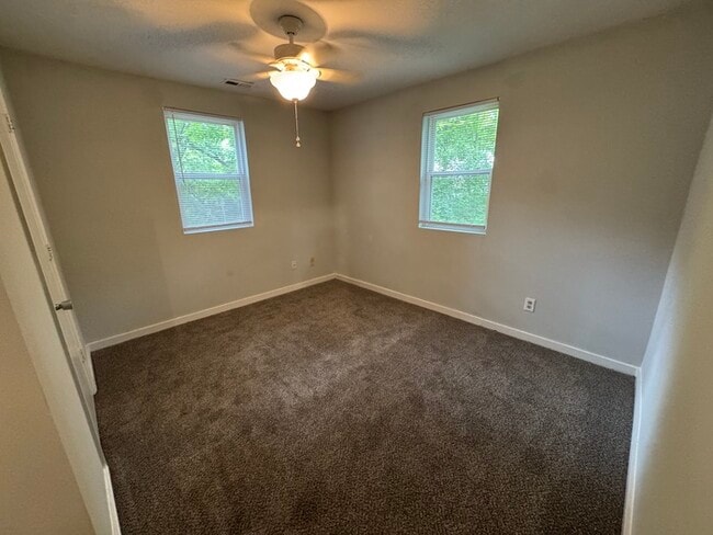 Building Photo - Description: Adorable one bedroom on secon...