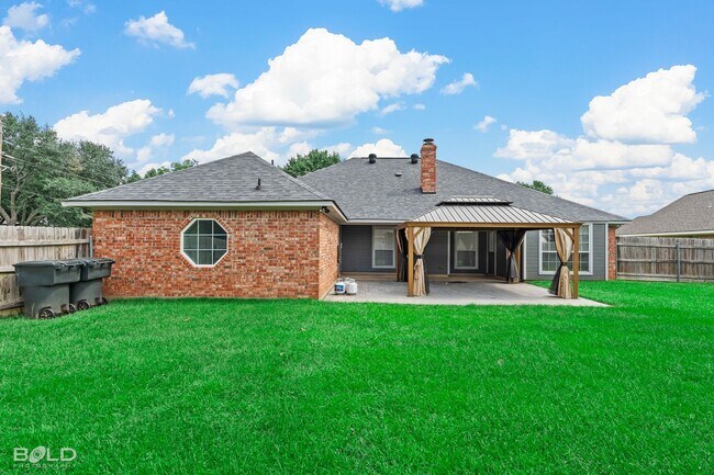 Building Photo - Check Out this 3 bed 2 bath in Bossier!!