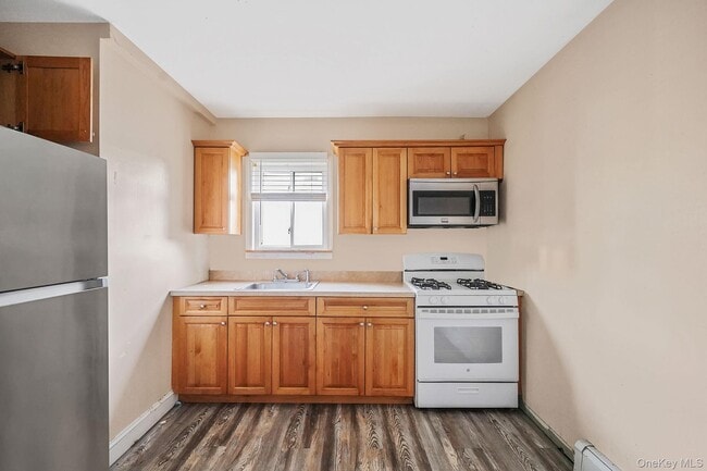 Building Photo - 110 2nd Ave