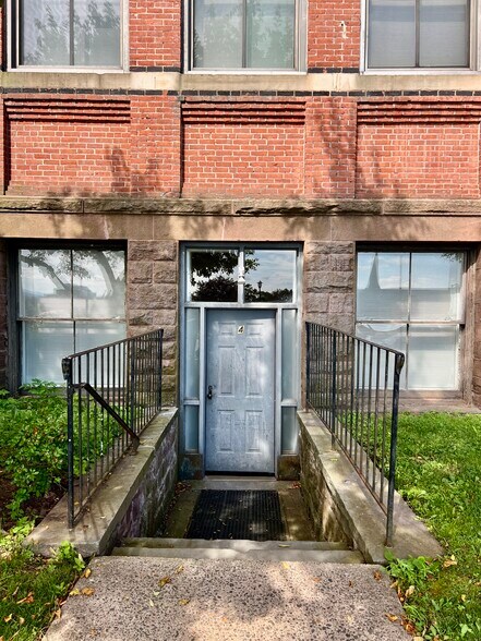 Building Photo - 27 Hillside Pl
