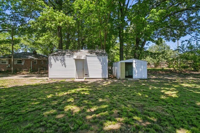 Building Photo - 314 Martha Lee Dr