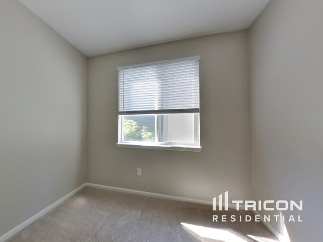 Building Photo - 1227 101st Ave Ct