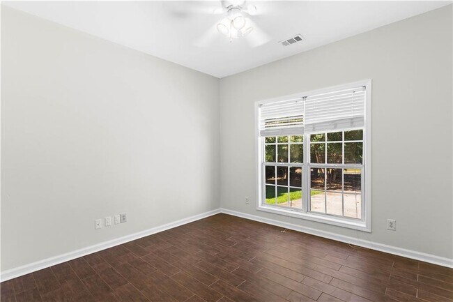 Building Photo - 965 Dogwood Park Dr