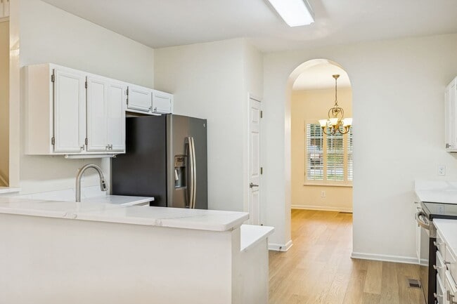 Building Photo - Discover exceptional convenience and comfort