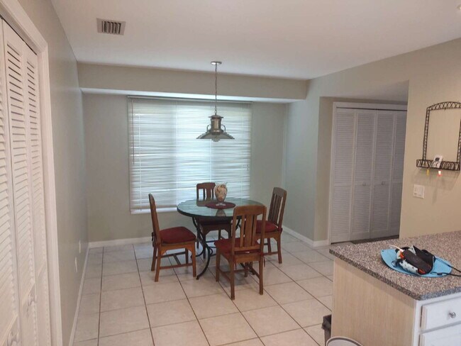 Building Photo - 997 Spinnaker Ct