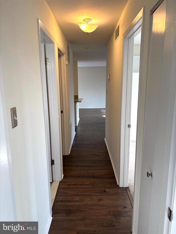 Building Photo - 1812 Hickory Cir