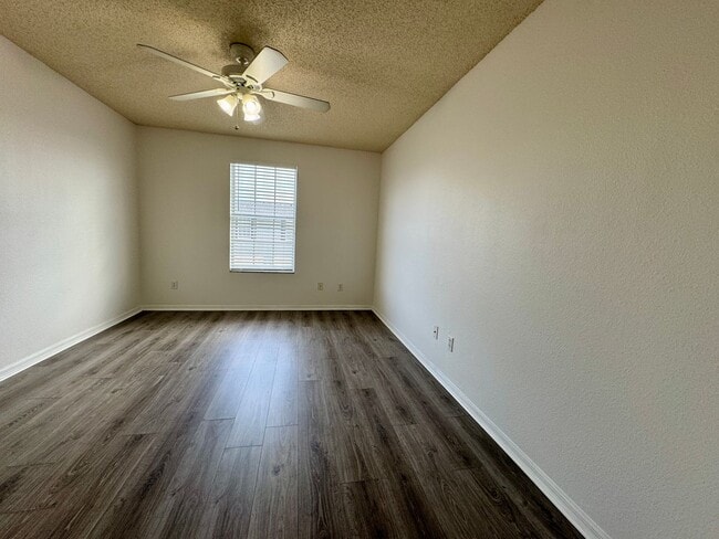 Building Photo - 12644 Somerset Oaks St