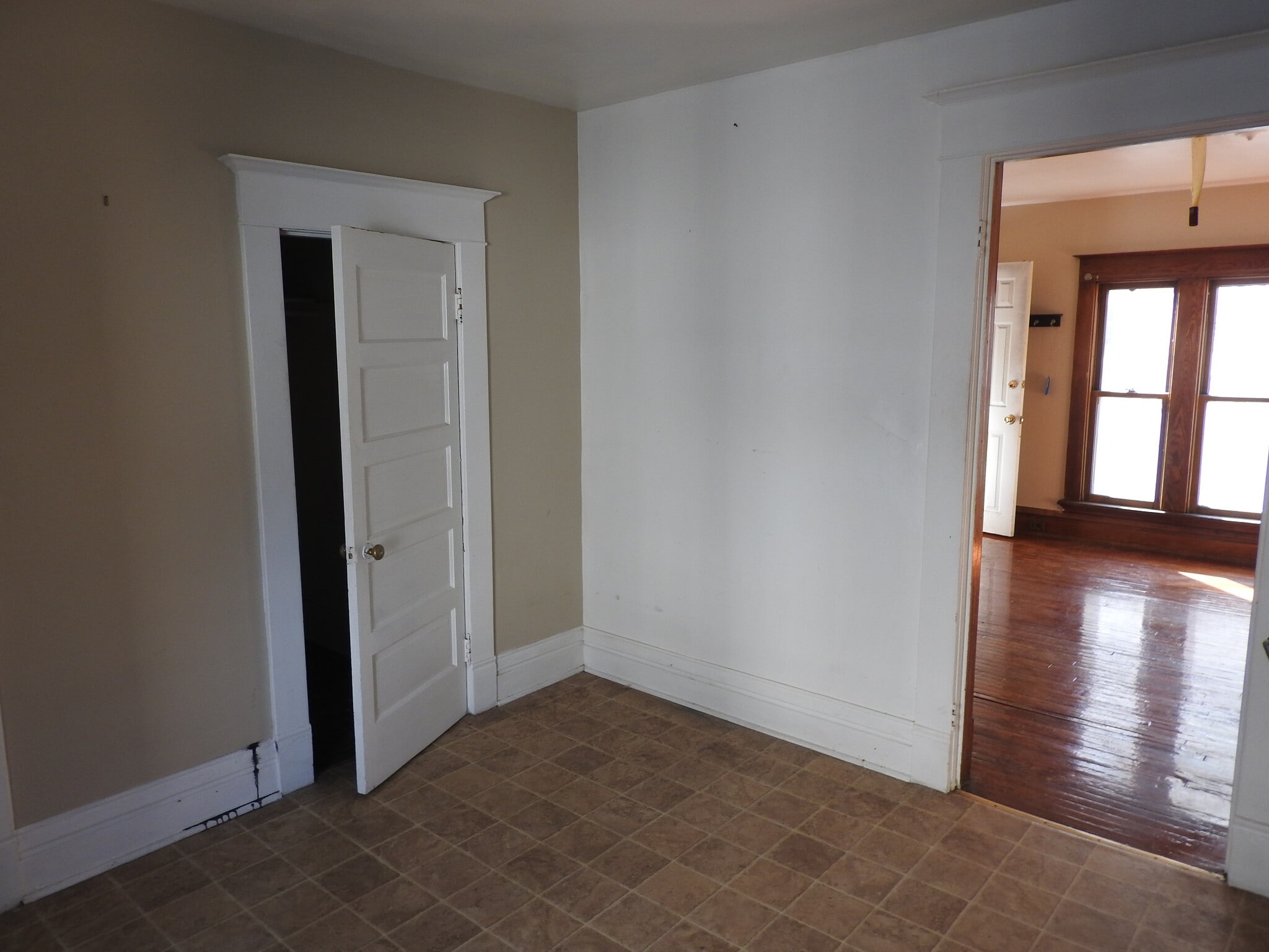 Building Photo - 306 Gold Ave NW