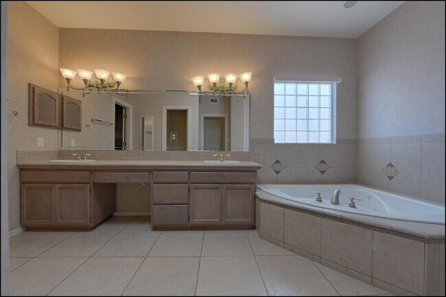 Building Photo - 1435 Cloud Ridge Dr