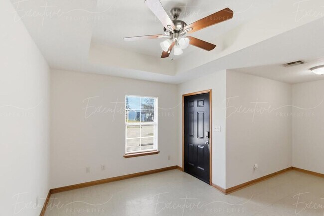 Building Photo - 2220 N Malcolm St