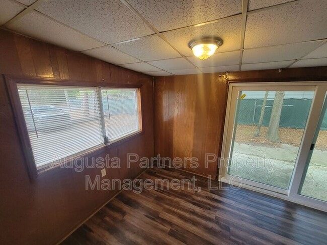 Building Photo - 2826 Thomas Ln