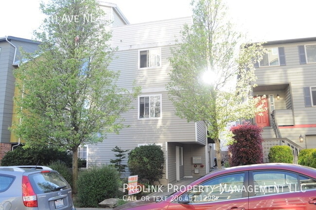 Building Photo - 4337 9th Ave NE