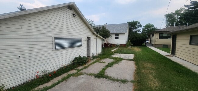 Building Photo - 405 S 12th Ave