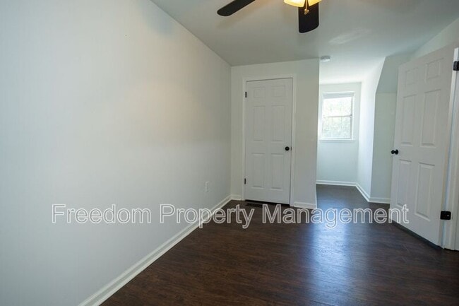 Building Photo - 5685 Roundtree Dr