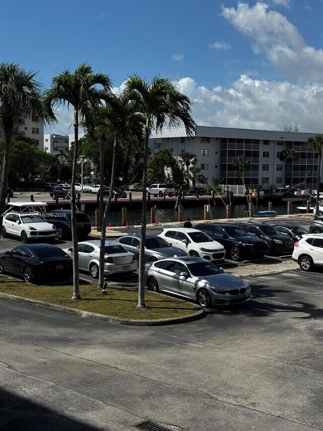 Building Photo - 4000 NE 170th St