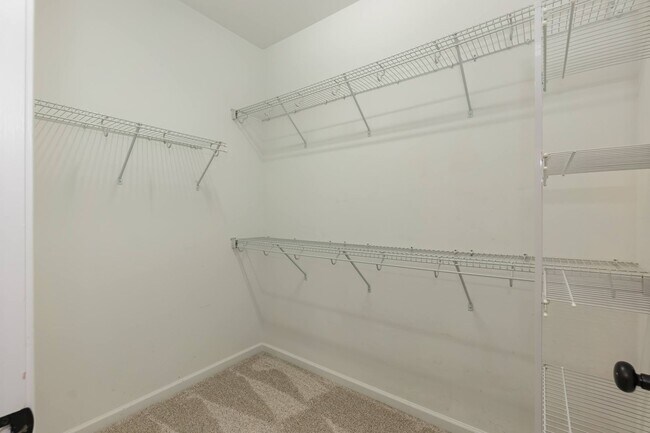 Building Photo - GORGEOUS Well maintained Two Bedroom Townh...