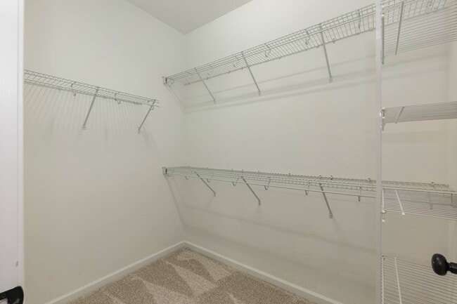 Building Photo - GORGEOUS Well maintained Two Bedroom Townhome!